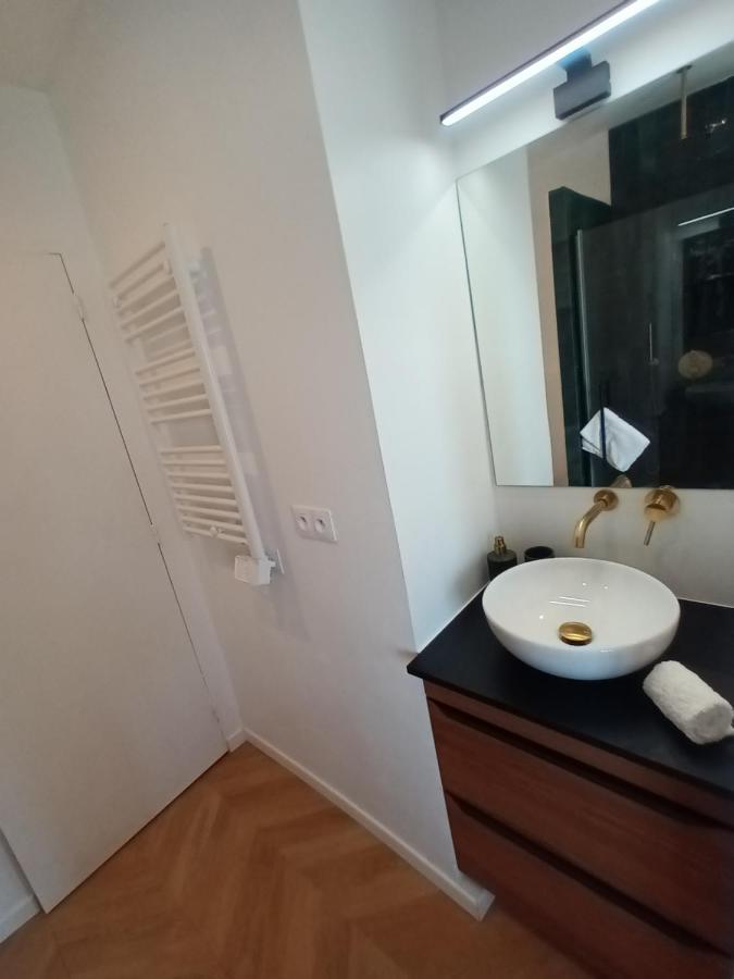 Paris Balcony Top Floor Room Екстер'єр фото