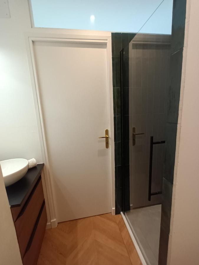 Paris Balcony Top Floor Room Екстер'єр фото