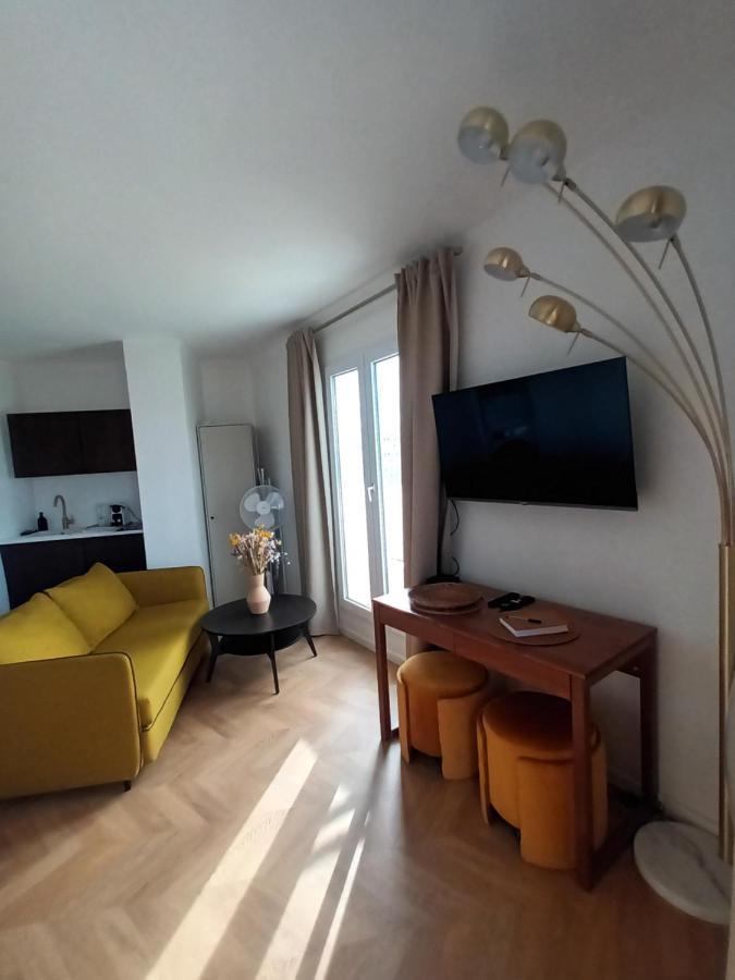 Paris Balcony Top Floor Room Екстер'єр фото